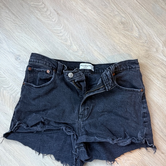 Lot of four pairs of women's Abercrombie shorts, size 28/29 - Picture 5 of 12